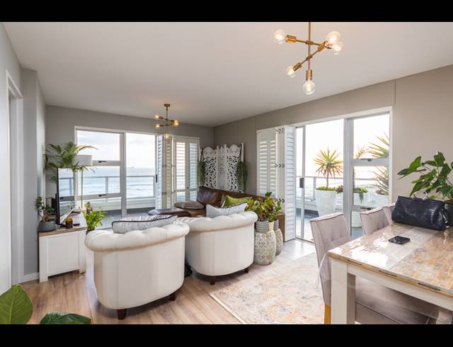 2 BEDROOM APARTMENT TO LET IN BEACHFRONT